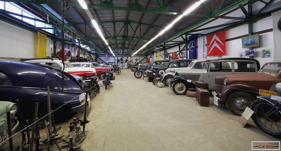 Lomakovsky muzej starinskih automobila i motocikala