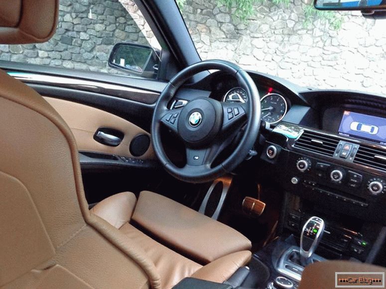BMW-5-E60-салон