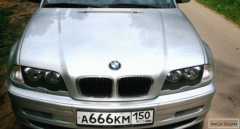 BMW serija 3 u pozadini E46 - broj đavola na broju