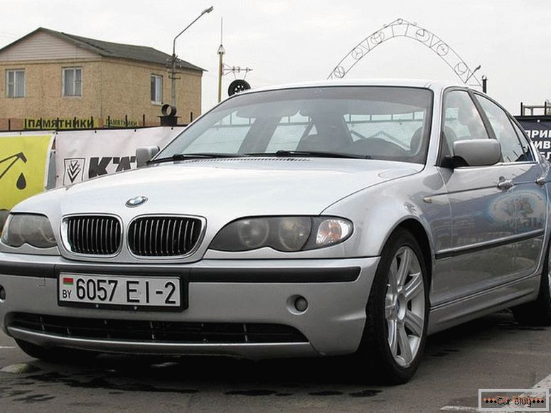 BMW 3 karoserije E46 koristi fotografije automobila