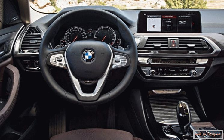 Treća generacija BMW X3 ispostavila se više od starog BMW X5