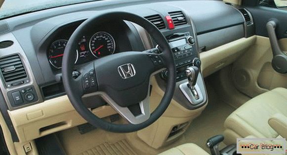 Honda CR-V se ponosi svim detaljima pažljivog enterijera