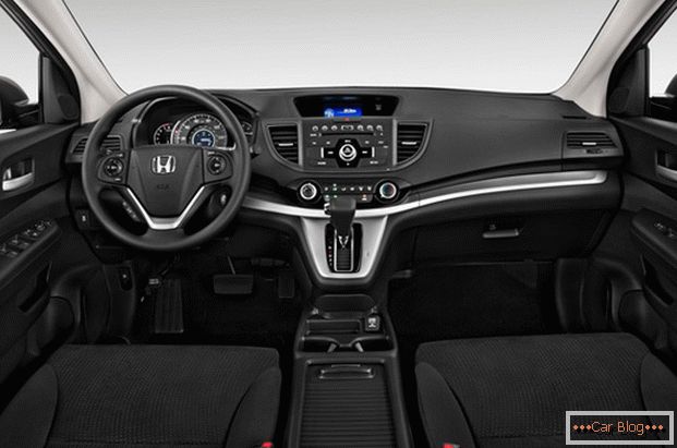 U kabini automobila Honda CR-V
