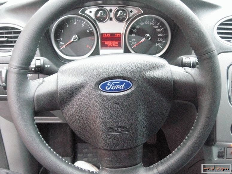 Ford Focus 2 volan