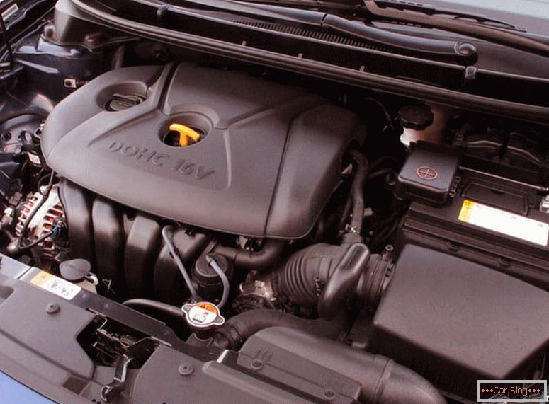 Hyundai Elantra slika двигатель