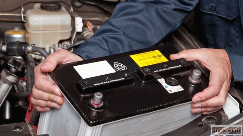 Kako ukloniti bateriju iz automobila
