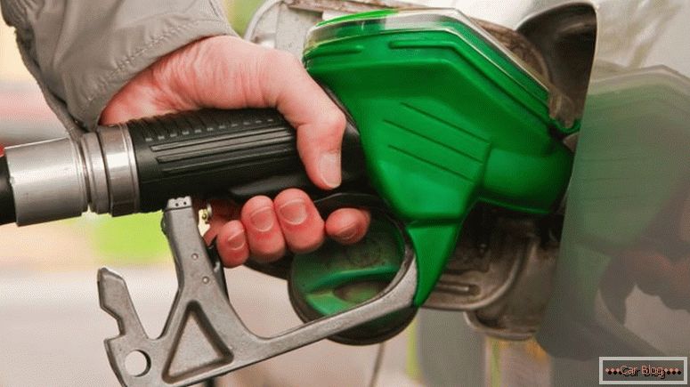Poznavajući potrošnju goriva, automobil se može popuniti kada je potrebno i koliko
