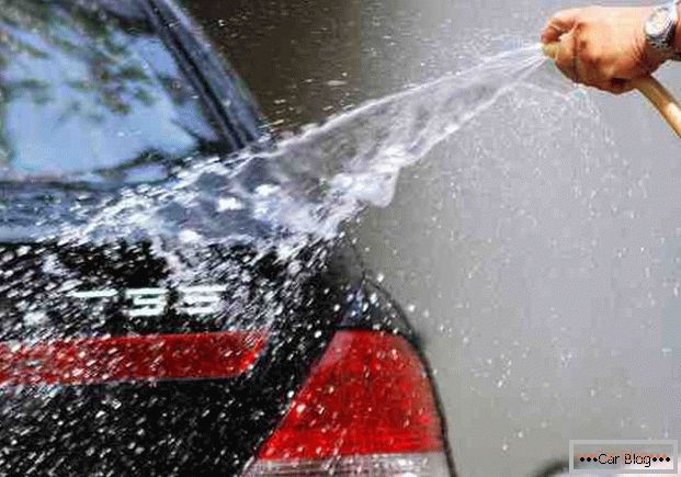 Pranje automobila sa vodom