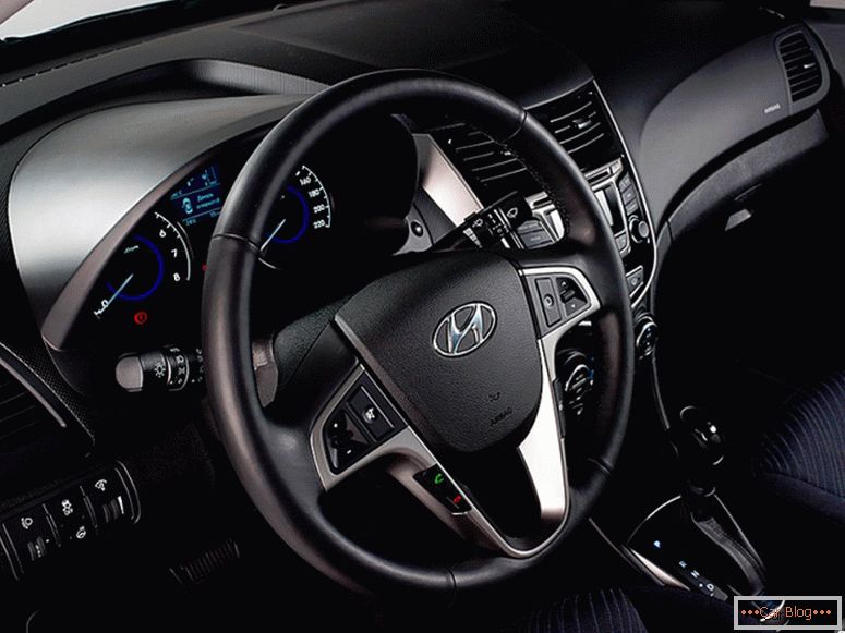 Hyundai Solaris 2015 volan i kontrola