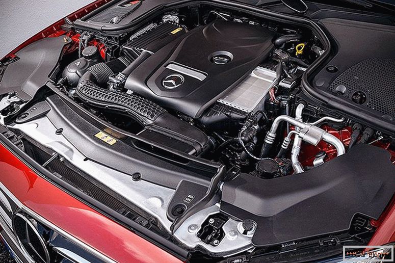 Mercedes-e-klasa-w213-2016-motor