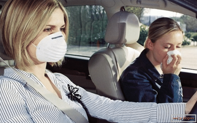 kako ukloniti miris gasa iz automobila