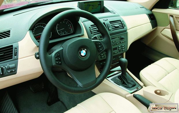 Interijer BMW X3 automobila