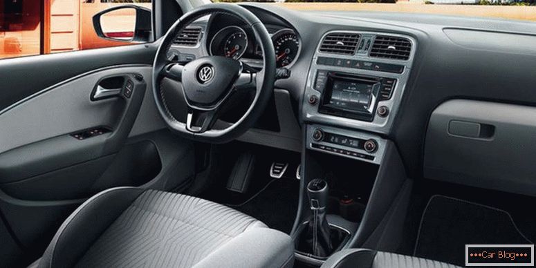Ažurirani salon Volkswagen Polo Sedan 2017