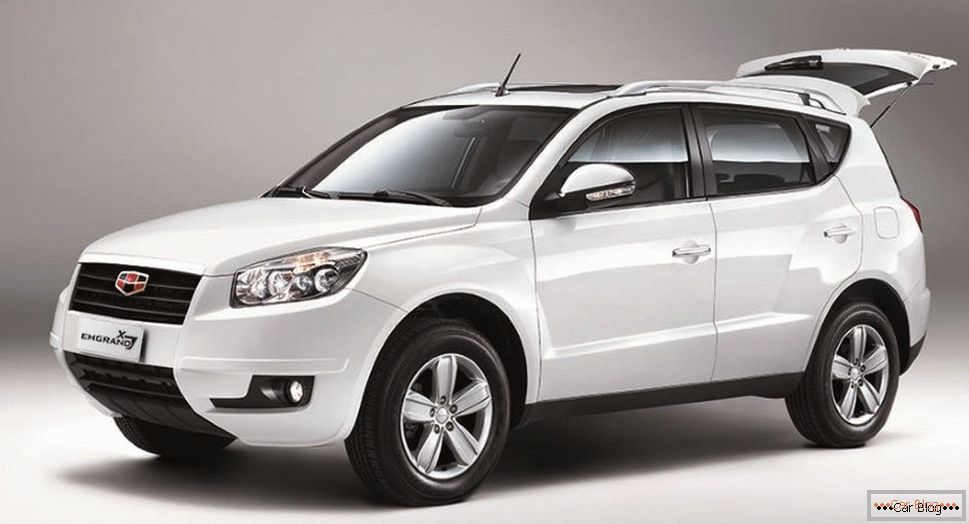 Jeftini Geely Emgrand crossover