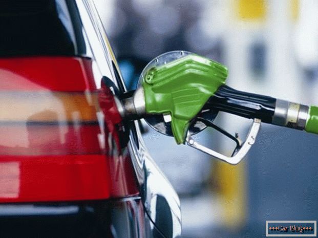 Veoma je važno koristiti kvalitetno gorivo za automobil.