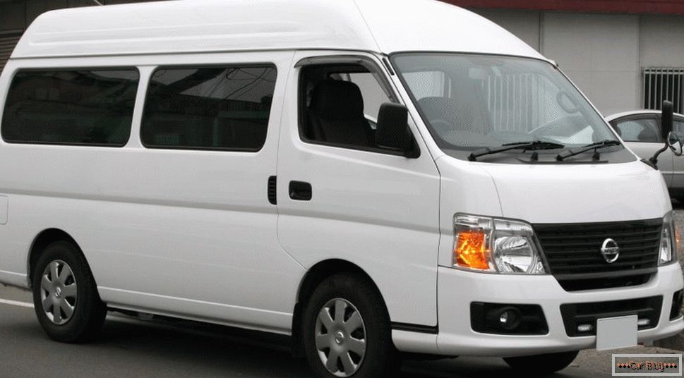 minibus nissan caravan