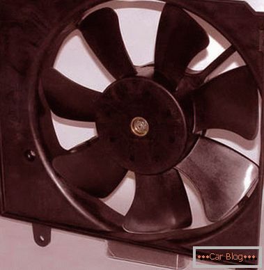 Ventilator za hlađenje motora