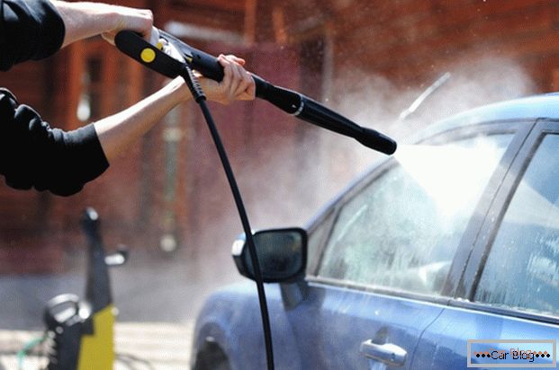 Beskrajno pranje automobila omogućava vam da čistite auto bez krpe
