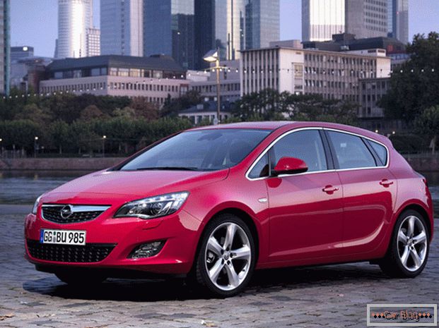 Udobnost i praktičnost - karakteristične karakteristike automobila Opel Astra
