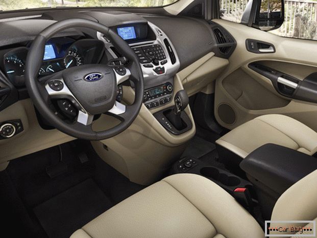 U kabini Ford Connect, sve je na nemačkom, sa visokim kvalitetom i pri ruci.