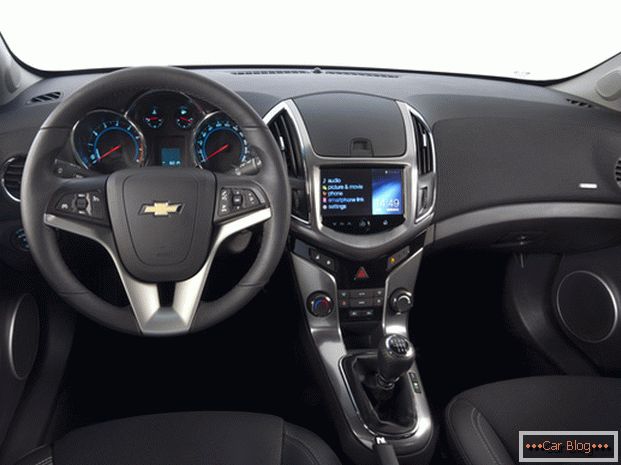 Prvi put će se morati naviknuti na karakteristike kontrolne table Chevrolet Cruze