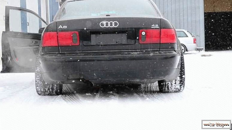 Audi A8 (D24D) дрiфт по снегу