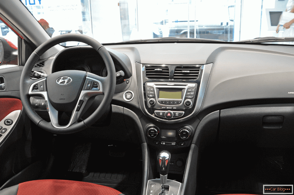 Hyundai Solaris Auto unutrašnjost