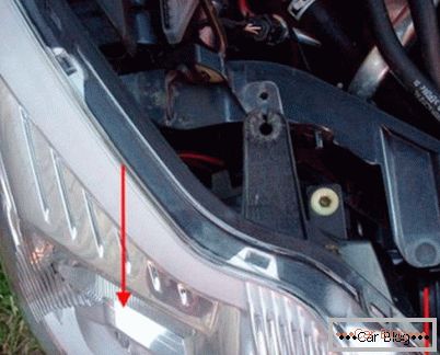 Zamenite sijalice i oboreno svetlo na Ford Focus 2